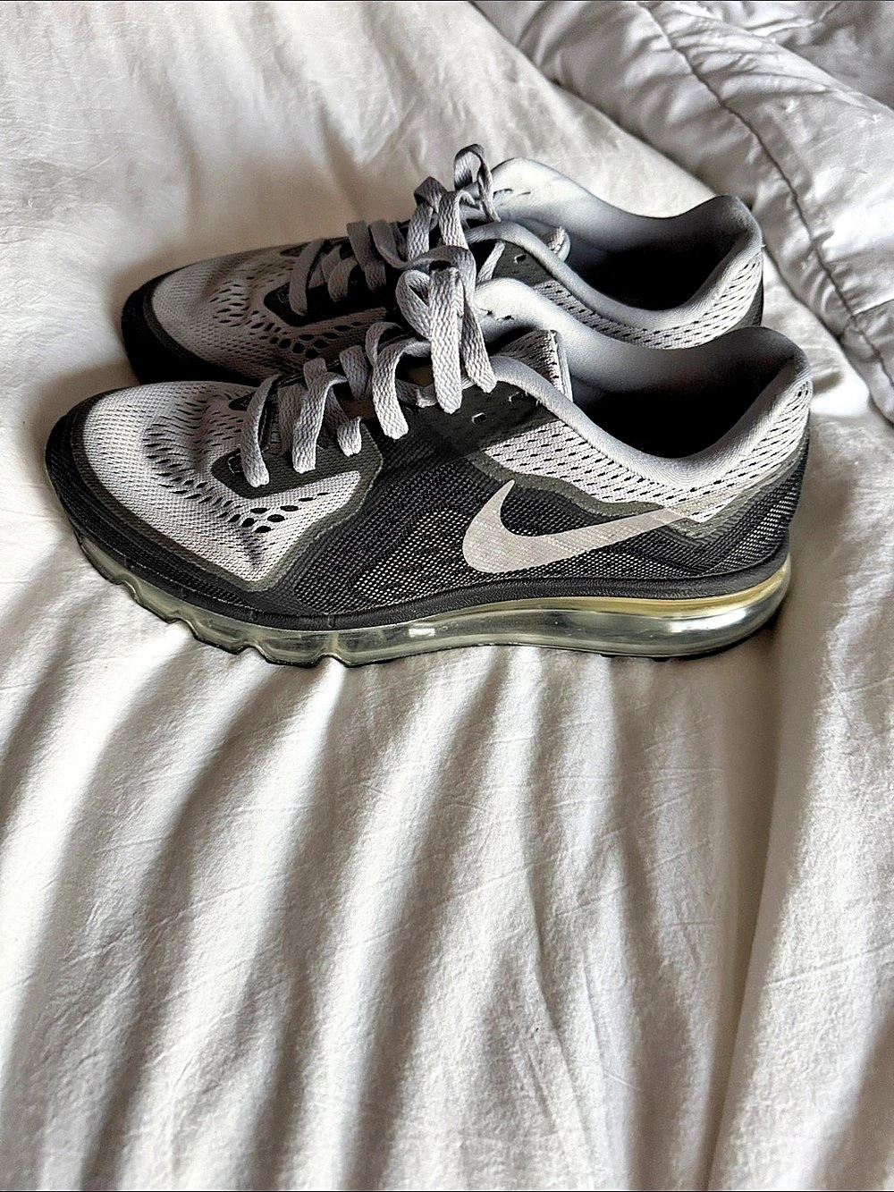 Nike Air Max 2011 Athletic Shoes Gray Black US 8.5 women’s
